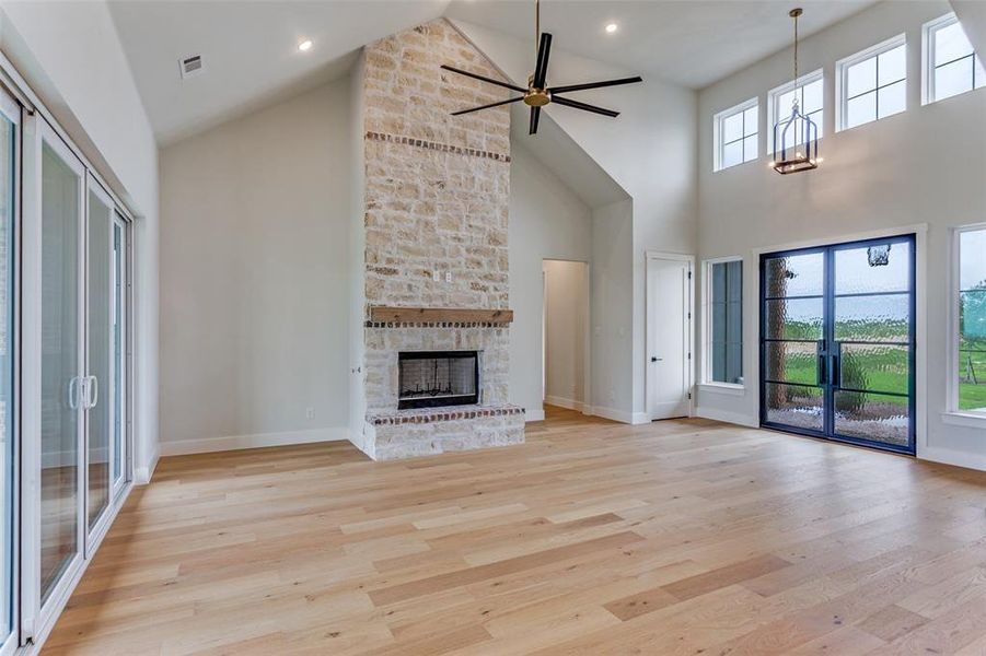 Spacious, unfurnished interior of a new home in , Aledo (Image 19).
