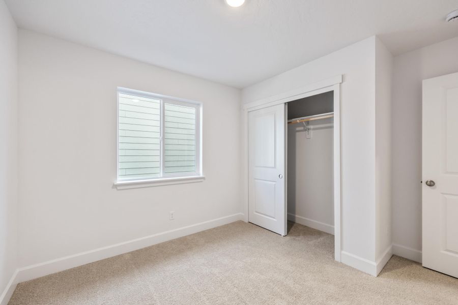 Spacious, unfurnished interior of a new home in Feather Ridge, Redmond (Image 13).