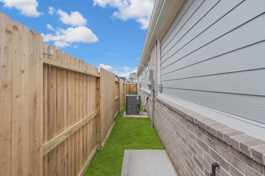 Representative exterior details of a home built from the Fairway by Chesmar Homes in Riceland Alley Loads, Mont Belvieu (Image 16).