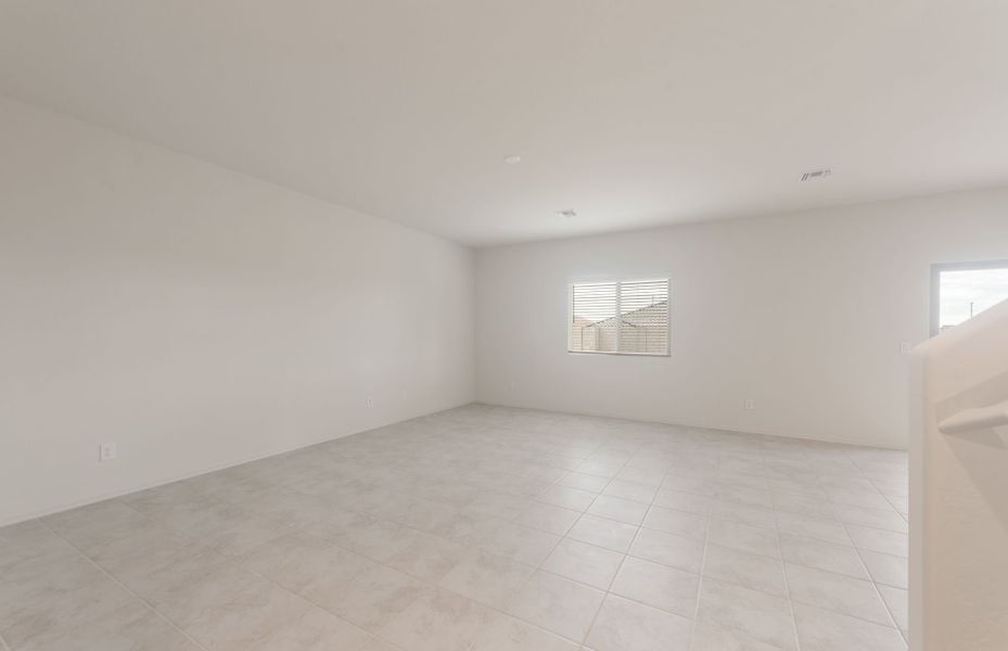 Spacious, unfurnished interior of a new home in El Rancho Santa Rosa, Maricopa (Image 13).