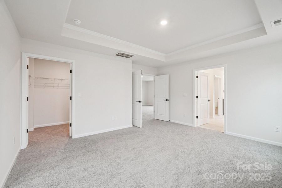 Spacious, unfurnished interior of a new home in Sylvan Creek, Denver (Image 21).