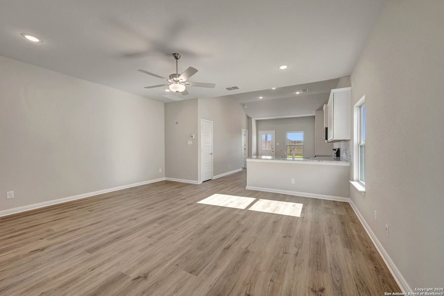 Spacious, unfurnished interior of a new home in Park Place, New Braunfels (Image 17).