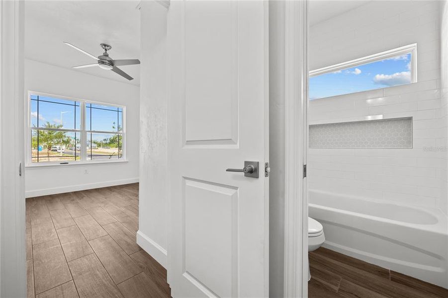 Spacious, unfurnished interior of a new home in , Gainesville (Image 17).