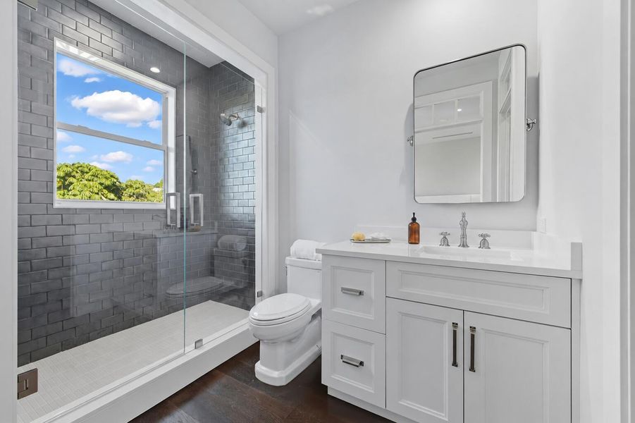 USE THIS FOR UPSTIARS GUEST BATHROOM