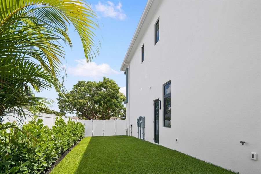 1040 NW 6th Terrace Boca Raton FL 74