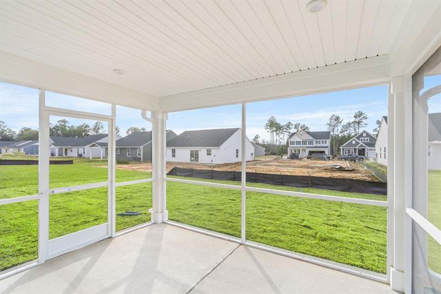 Exterior details and patio area of a home in Middle Creek Village Ranches, Bolivia (Image 2).
