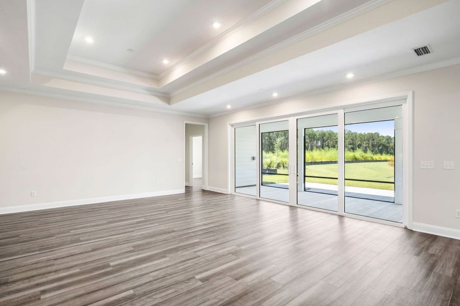 Spacious, unfurnished interior of a new home in Del Webb Savannah at Heartwood, Richmond Hill (Image 23).