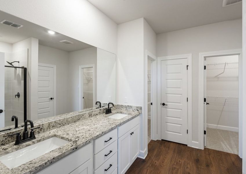 Dual sink vanity in master bathroom