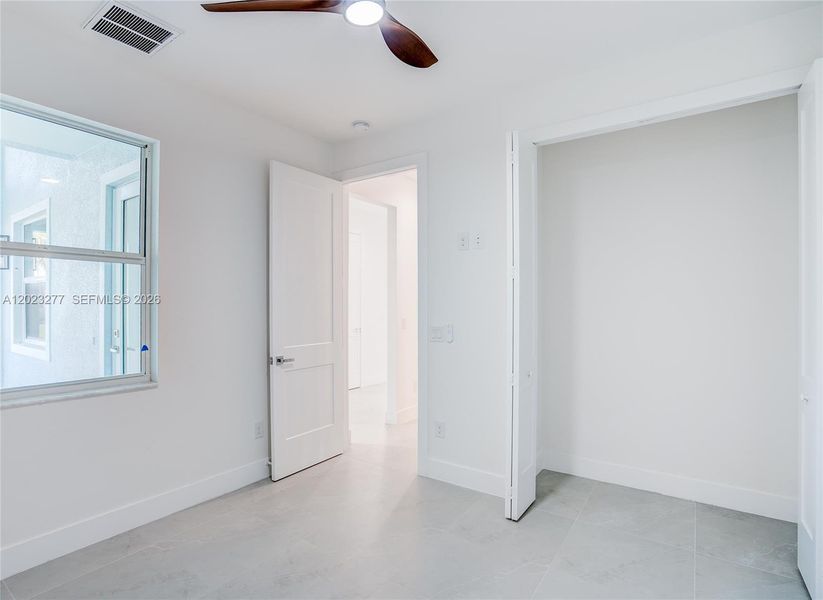 Spacious, unfurnished interior of a new home in , Cape Coral (Image 22).