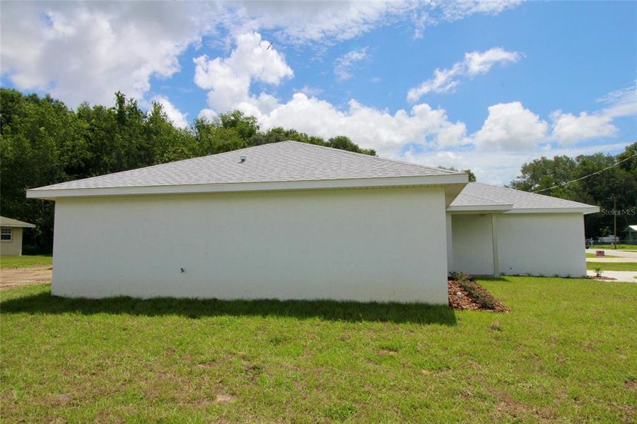 Exterior details and patio area of a home in , Ocala (Image 14).
