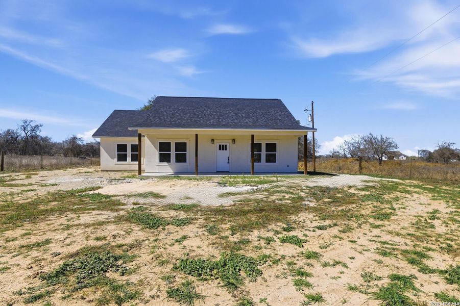 Exterior details and patio area of a home in , Floresville (Image 30).