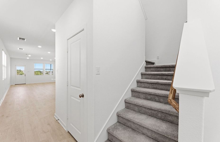 Spacious, unfurnished interior of a new home in Sonterra, Jarrell (Image 37).