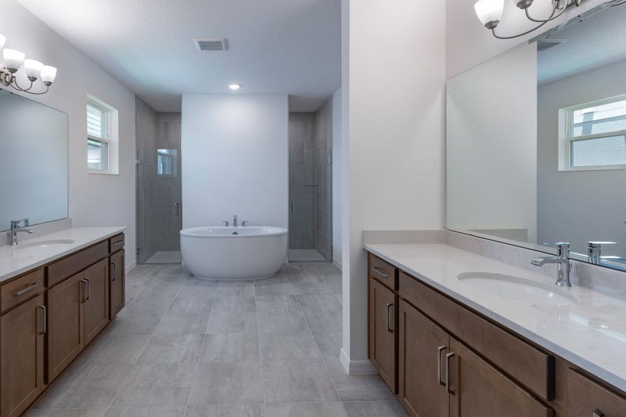 Luxurious Primary Bathroom in Central Florida Home