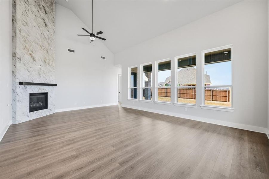 Spacious, unfurnished interior of a new home in Cambridge Crossing, Celina (Image 21).