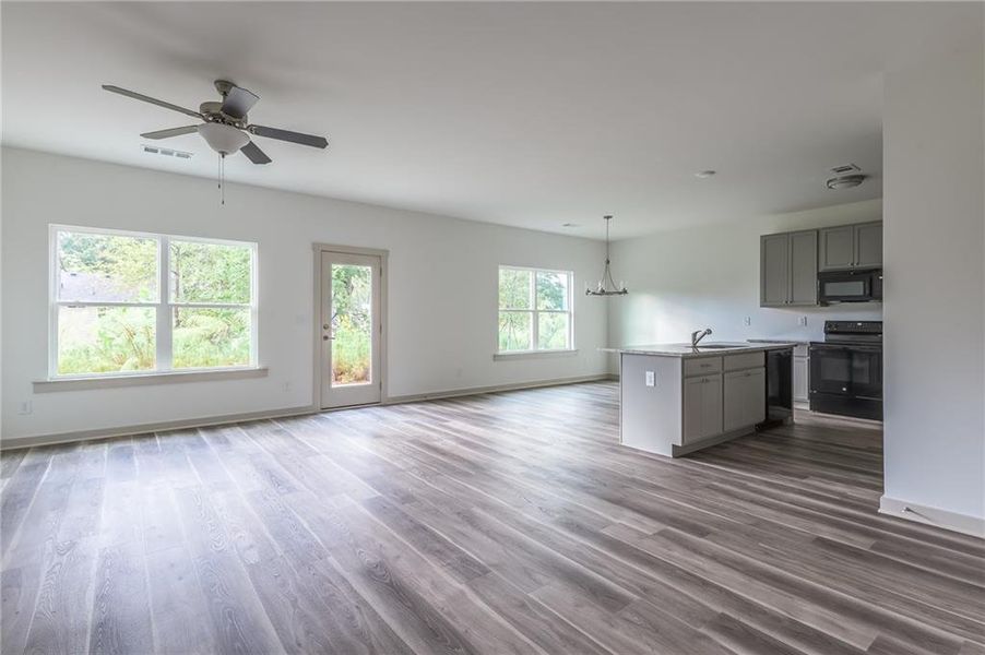 Spacious, unfurnished interior of a new home in , Lawrenceville (Image 10).
