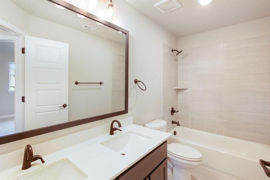 Furnished interior view inside a new home in , Prosper (Image 10).