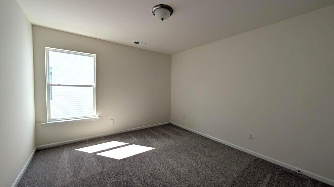 Spacious, unfurnished interior of a new home in Parker's Preserve, Ridgeville (Image 7).