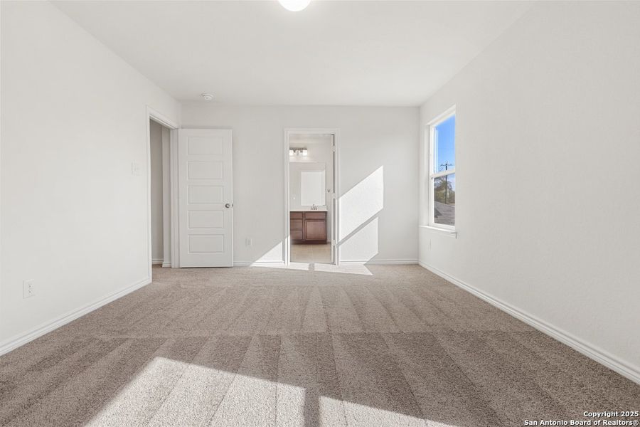 Spacious, unfurnished interior of a new home in Spanish Trails Villas, San Antonio (Image 8).