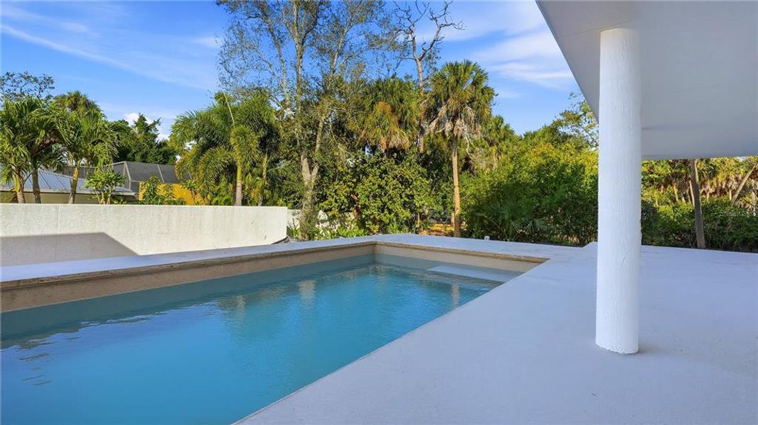Exterior details and patio area of a home in , Sarasota (Image 3).