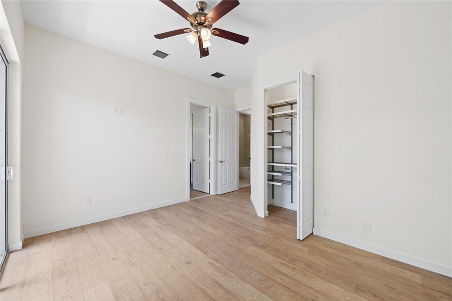 Spacious, unfurnished interior of a new home in , Fort Lauderdale (Image 19).