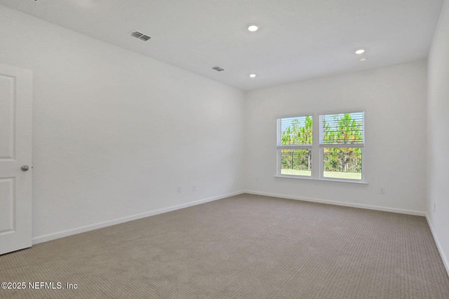 Spacious, unfurnished interior of a new home in , Green Cove Springs (Image 19).