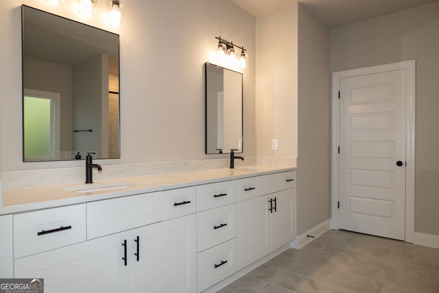 Furnished interior view inside a new home in Leverett Park, Newnan (Image 5).