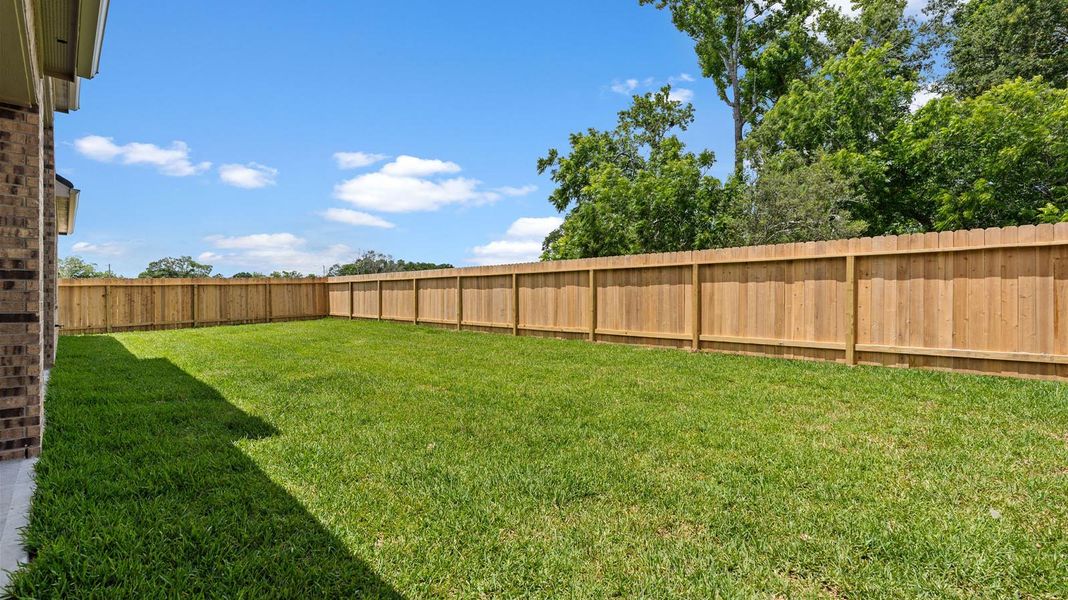 Exterior details and patio area of a home in Friendswood Trails, Friendswood (Image 28).