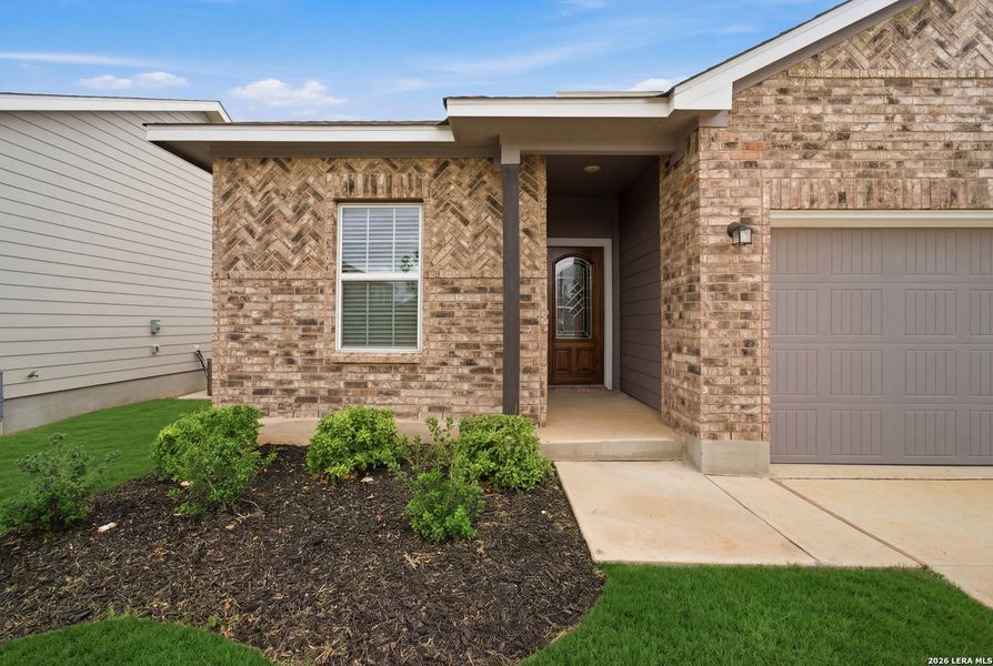 Exterior details and patio area of a home in Hennersby Hollow, San Antonio (Image 18).