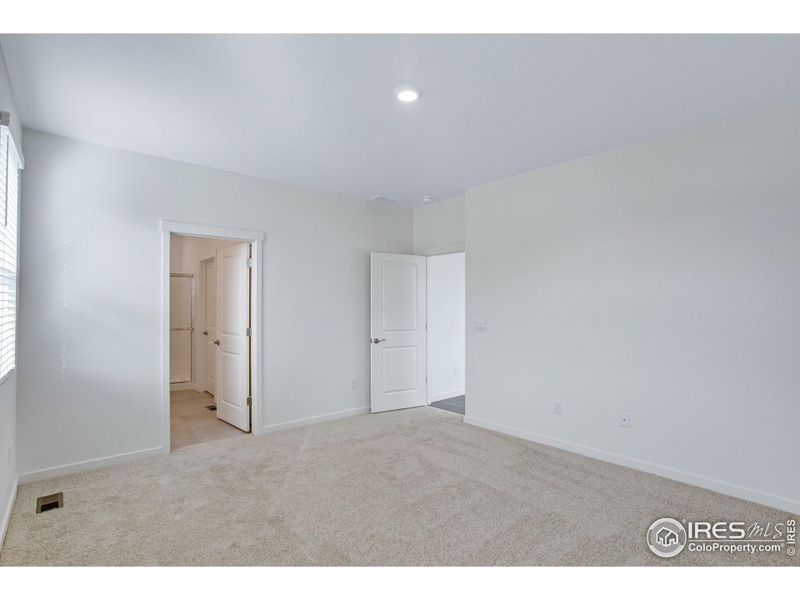 Spacious, unfurnished interior of a new home in Hansen Farm, Fort Collins (Image 21).