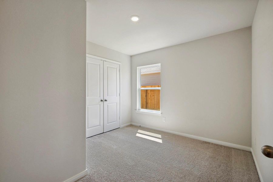 Spacious, unfurnished interior of a new home in Pinewood Trails, Cleveland (Image 13).