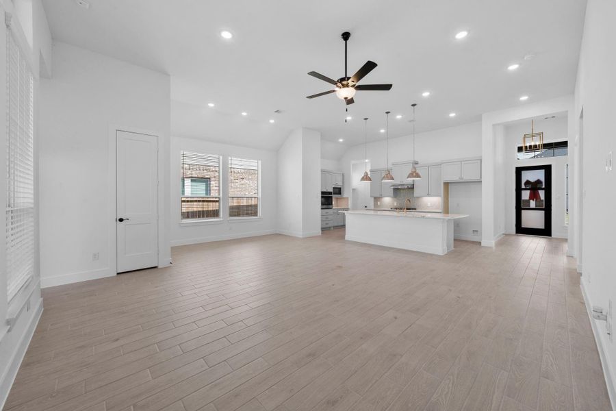 Spacious, unfurnished interior of a new home in Jubilee Chateau, Hockley (Image 27).