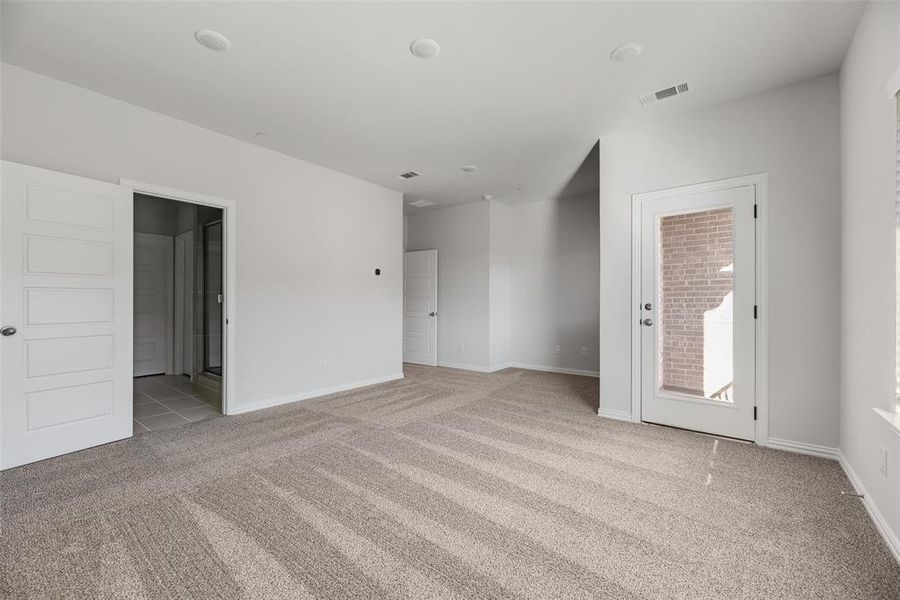 Spacious, unfurnished interior of a new home in , Frisco (Image 21).