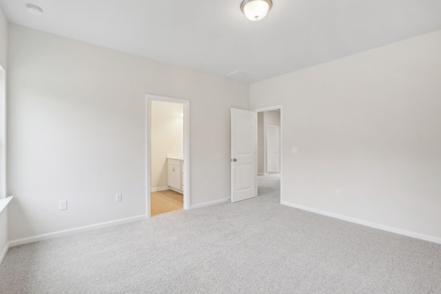 Spacious, unfurnished interior of a new home in Cantigny Park, Clarksville (Image 16).