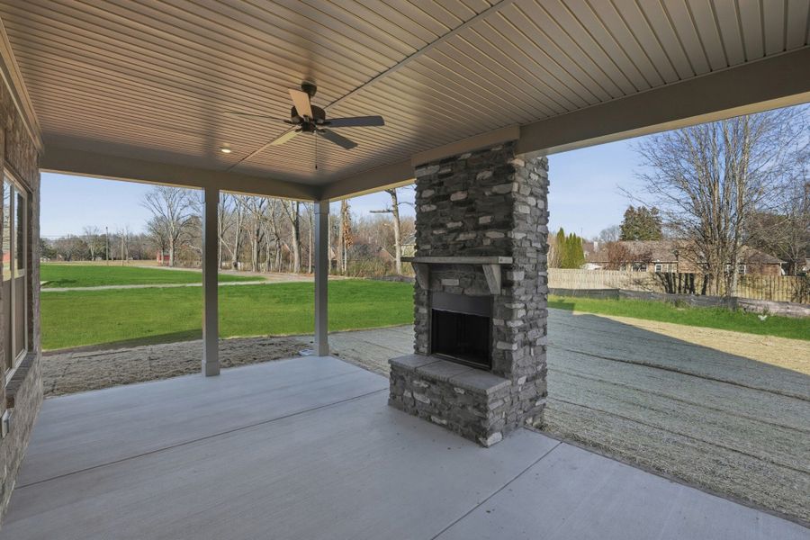 Exterior details and patio area of a home in Sagewood, Tullahoma (Image 20).