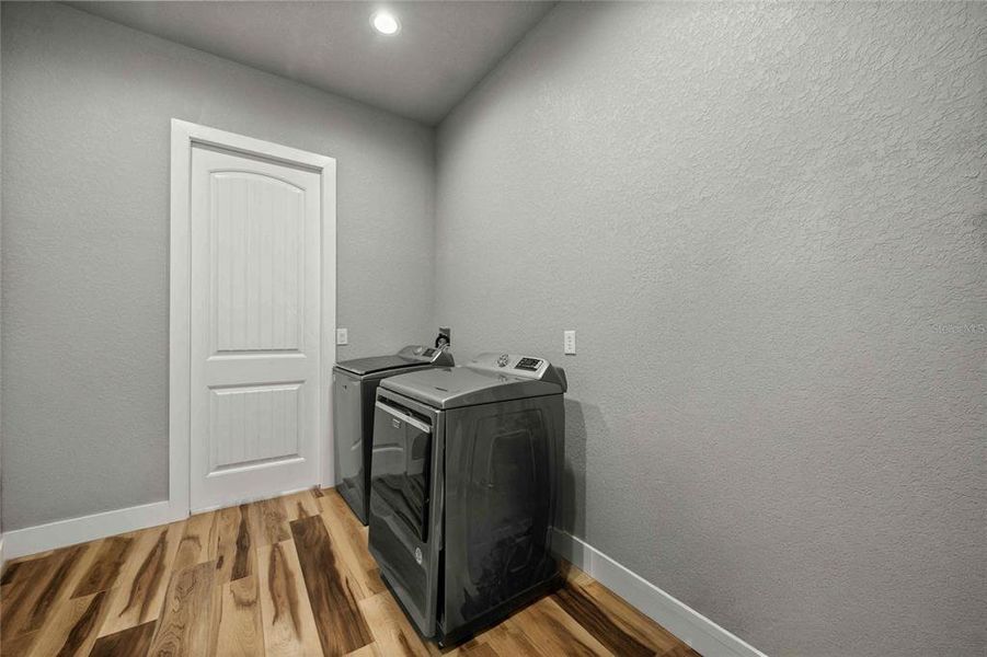 Furnished interior view inside a new home in , Belleview (Image 51).
