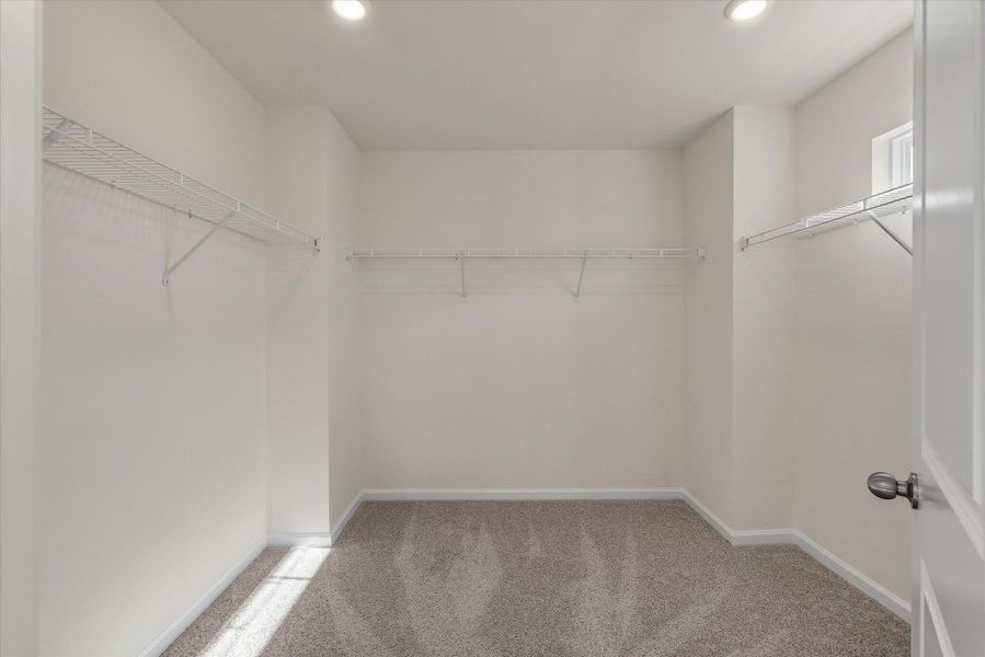 Spacious, unfurnished interior of a new home in Parker's Preserve, Ridgeville (Image 14).