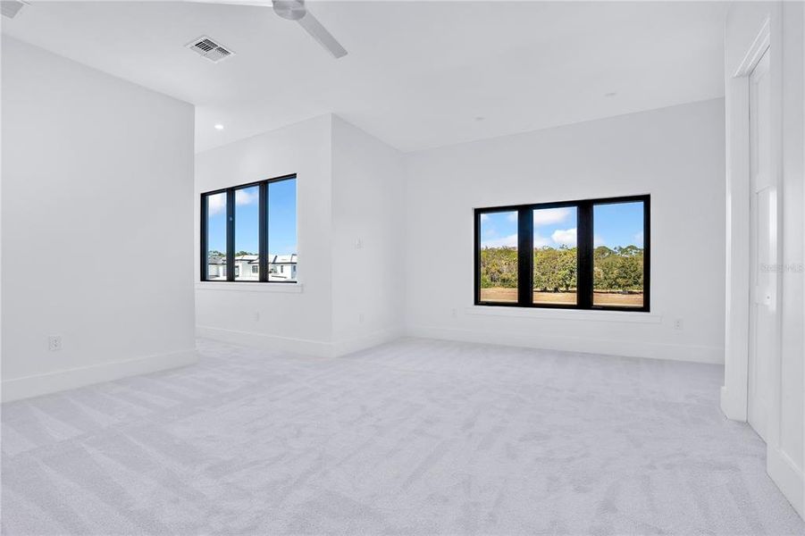 Spacious, unfurnished interior of a new home in , Orlando (Image 50).