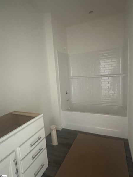 Spacious, unfurnished interior of a new home in Shiloh Trail, Wellford (Image 8).