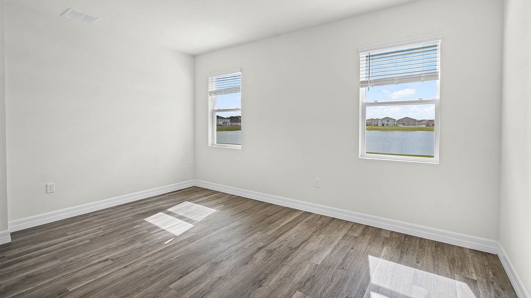 Spacious, unfurnished interior of a new home in Harmony on Lake Eloise, Winter Haven (Image 19).