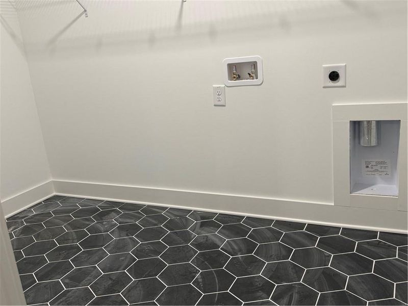 Spacious, unfurnished interior of a new home in , Waleska (Image 13).