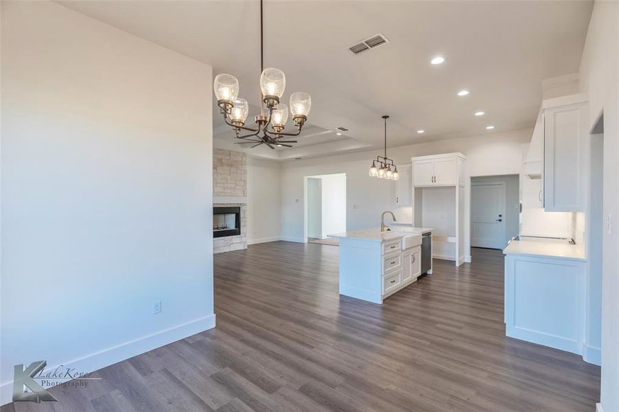 Spacious, unfurnished interior of a new home in , Abilene (Image 27).