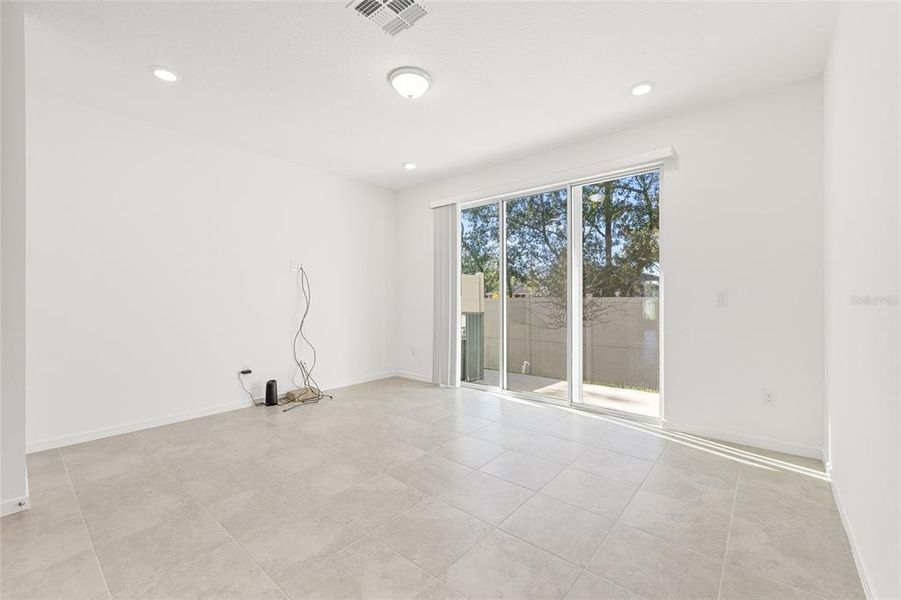 Spacious, unfurnished interior of a new home in , Tampa (Image 17).