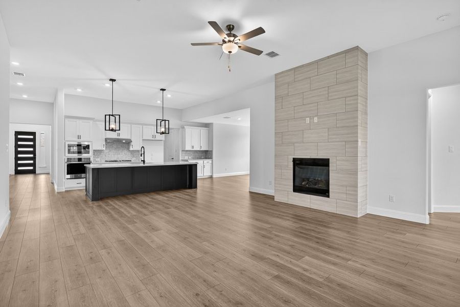 Spacious, unfurnished interior of a new home in South Oak, Lakewood Village (Image 14).