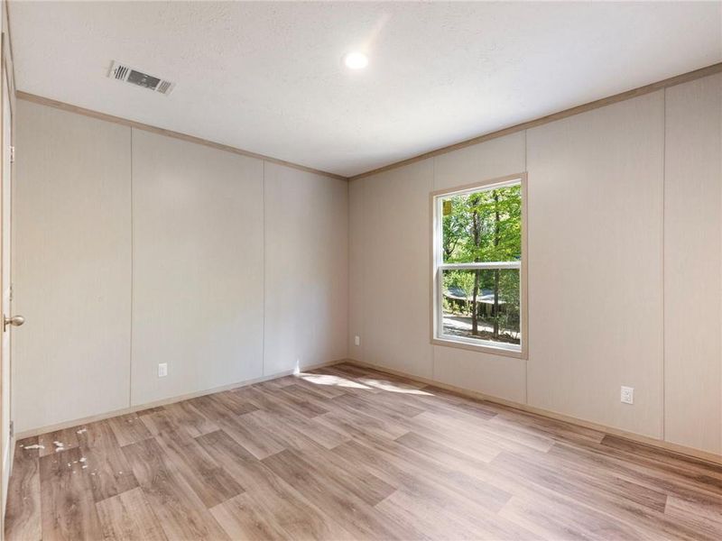 Spacious, unfurnished interior of a new home in , Gainesville (Image 32).