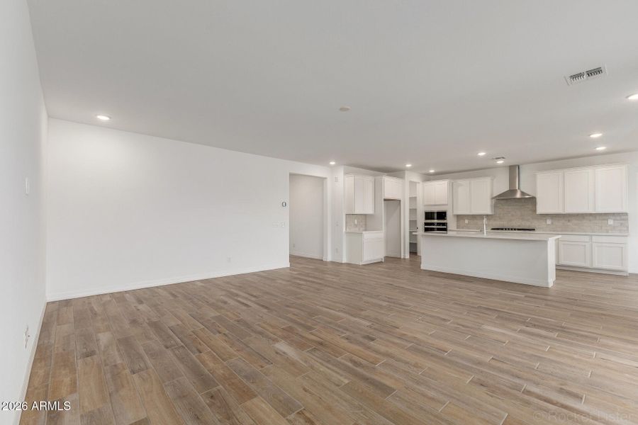 PHX_TV_Lot2013_Apple_17458_Greatroom (3)