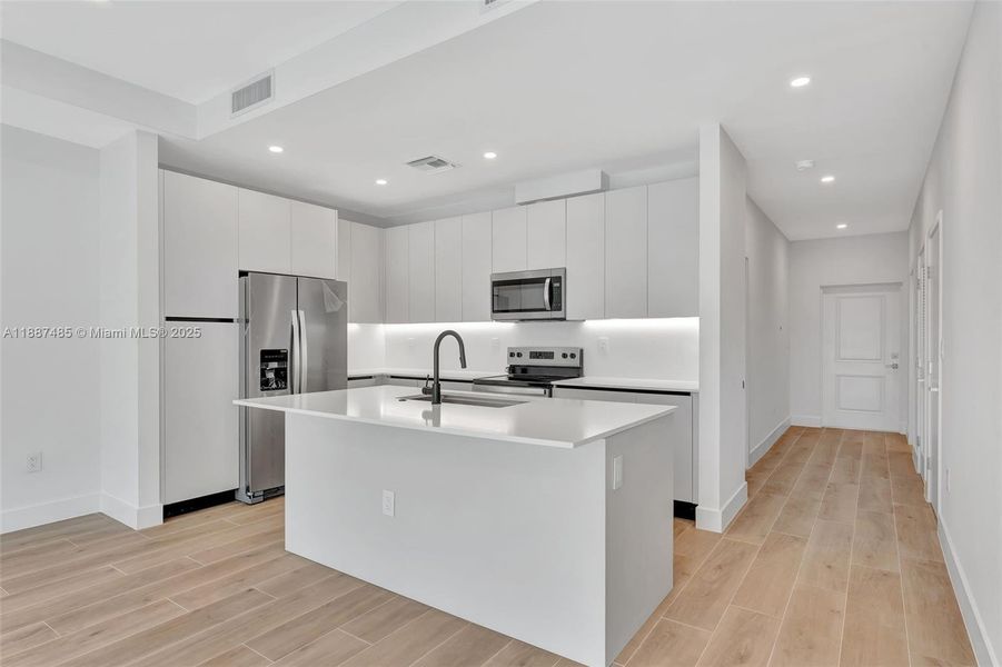 Furnished interior view inside a new home in , Coral Springs (Image 4).