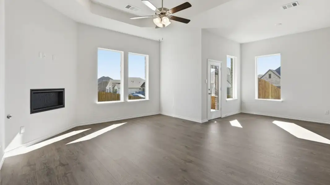 Spacious, unfurnished interior of a new home in Madera, Royse City (Image 14).