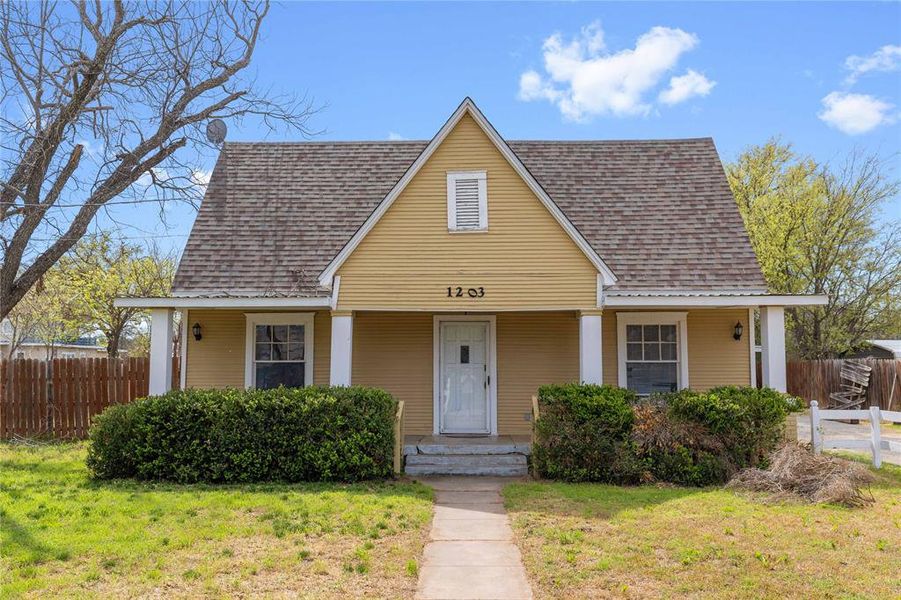 Front exterior of a new home in , Brownwood, TX, highlighting curb appeal (Image 2). Front exterior of a new home in , Brownwood, TX, highlighting curb appeal (Image 2).