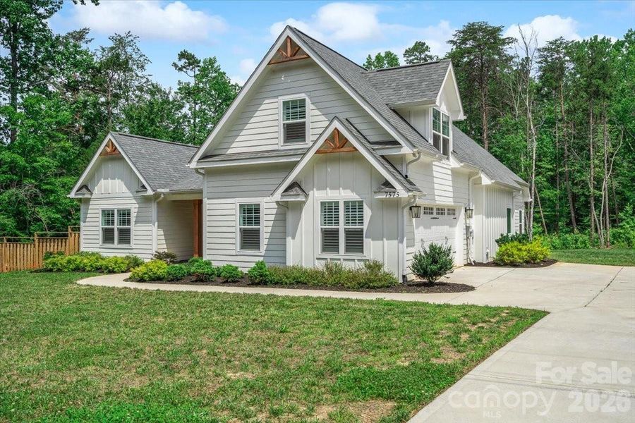 Ample driveway space and no HOA! So you can keep your boat here or at the marina 1 mile down the road Ample driveway space and no HOA! So you can keep your boat here or at the marina 1 mile down the road