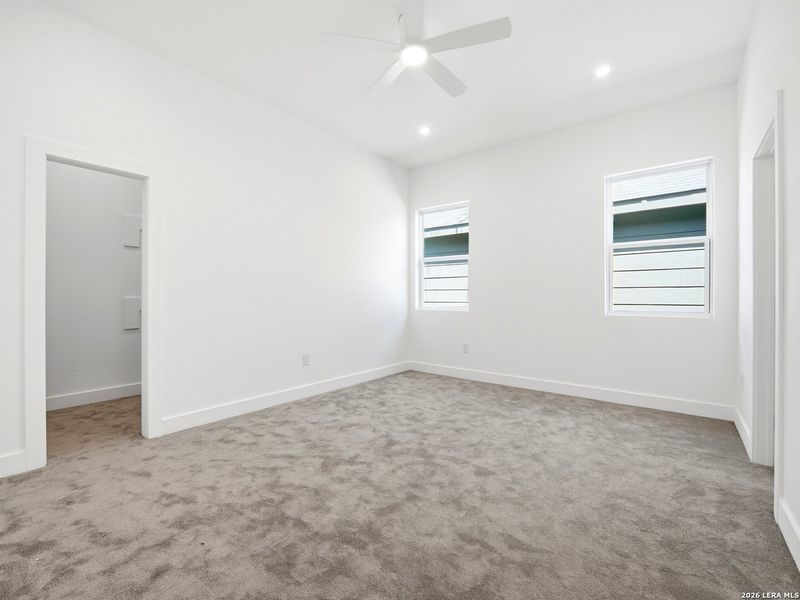 Spacious, unfurnished interior of a new home in , San Antonio (Image 19).